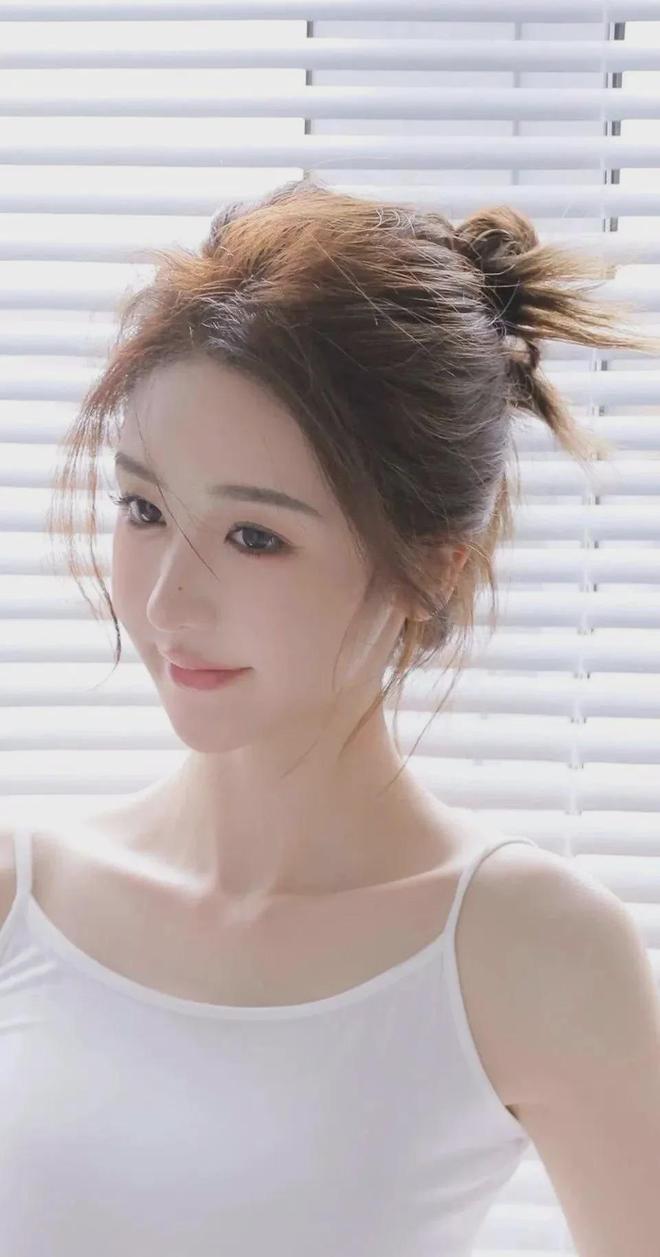 国）网站IOS安卓手机APP安装开元棋牌网站白桃少女灰色毛衣